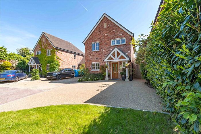 3 Bedroom Link Detached House For Sale In Saxon Way, Tovil, Maidstone, Kent, ME15