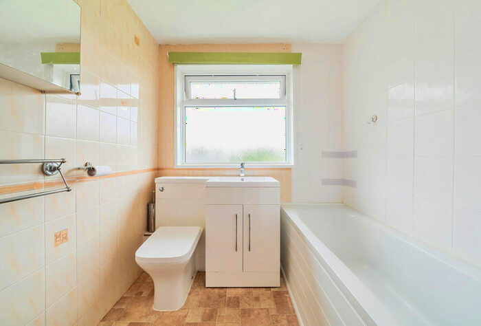 2 Bedroom Apartment For Sale In Warner Avenue, Cheam, Sutton, SM3