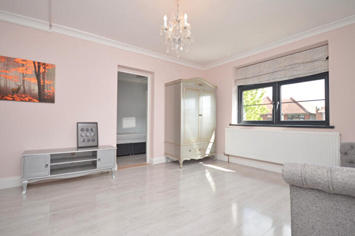 1 Bedroom Flat To Rent In Wincanton Gardens, Ilford, IG6