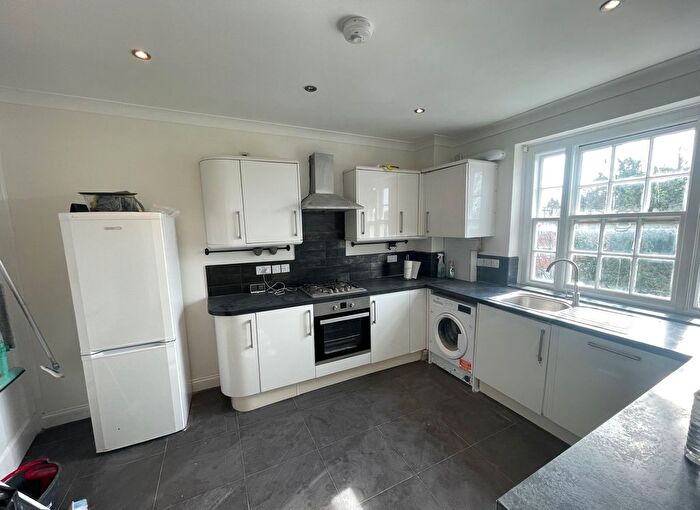 2 Bedroom Flat To Rent In Uxbridge Road, Pinner, HA5
