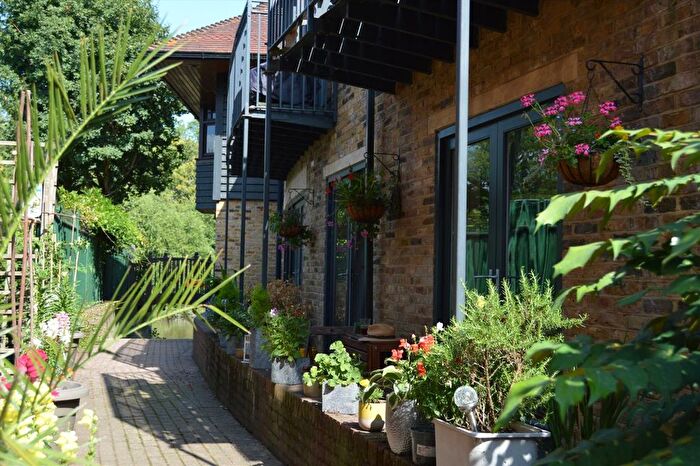 1 Bedroom Flat For Sale In Swan Street, Isleworth, TW7