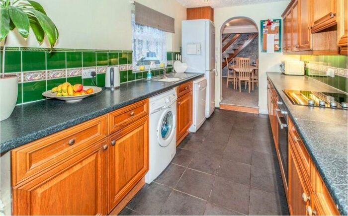 3 Bedroom House To Rent In The Crescent, Slough, SL1