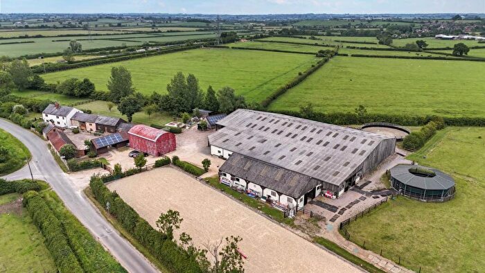 5 Bedroom Detached House For Sale In Buckinghamshire - Equestrian . Acres, MK18