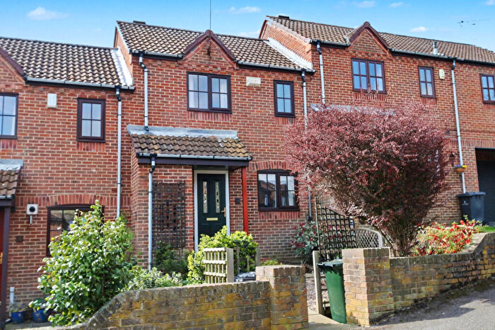 2 Bedroom Town House To Rent In Bowden Grove, Dodworth, Barnsley, S75