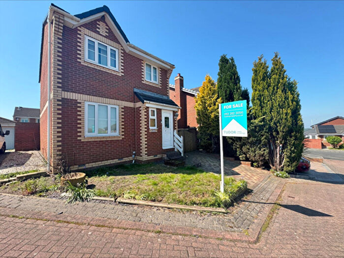 3 Bedroom Detached House For Sale In Brierlands Fold, Garforth, LS25