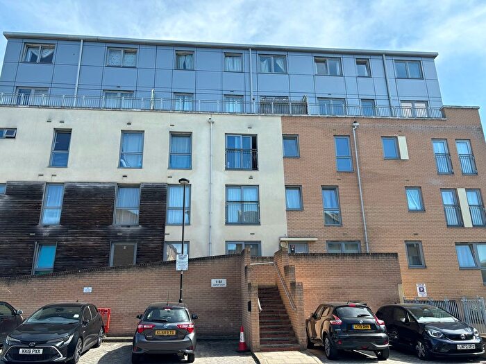 1 Bedroom Flat To Rent In Cameron Crescent, Edgware, HA8