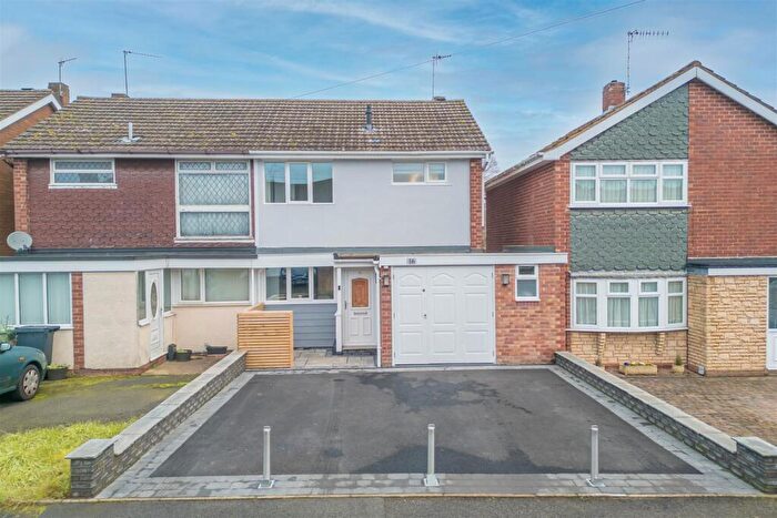 3 Bedroom Semi Detached House For Sale In Spinney Close, Stourbridge, DY8