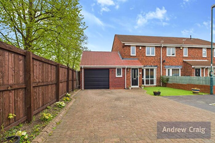 3 Bedroom End Of Terrace House For Sale In Raleigh Close, South Shields, NE33