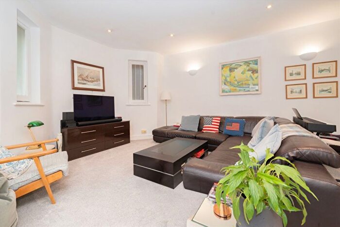 2 Bedroom Flat To Rent In Nevern Mansions, Earls Court, SW5