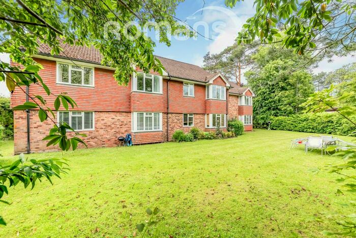 2 Bedroom Apartment To Rent In Trimmers Field, GU9