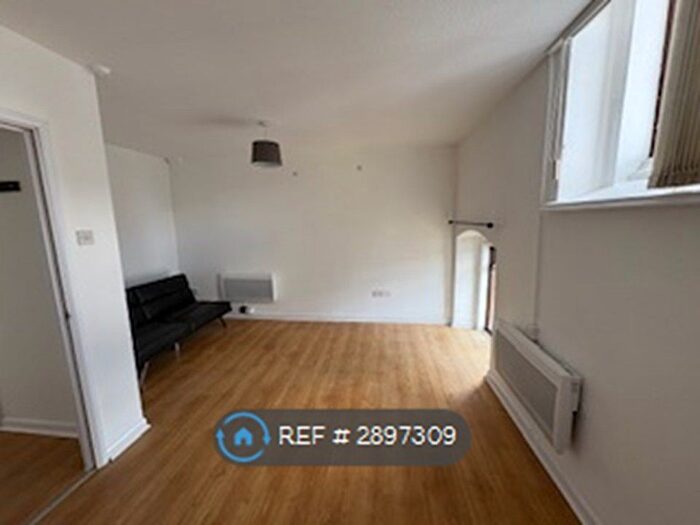 1 Bedroom Flat To Rent In Ty Naba, Clydach, Swansea, SA6