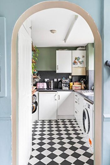 1 Bedroom Flat For Sale In Elsinore Road, London, SE23