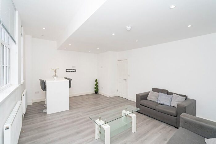 1 Bedroom Flat To Rent In High Street, Watford, WD17