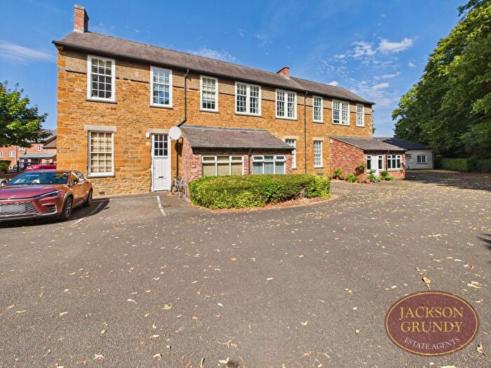 2 Bedroom Flat For Sale In Thomas Webb Close, Daventry, NN11
