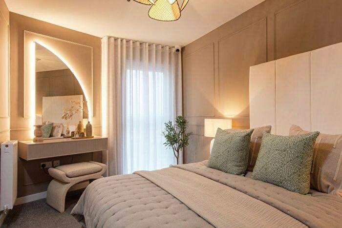 1 Bedroom Flat For Sale In High Street, Brentford, TW8