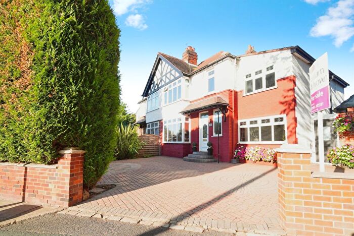 4 Bedroom Semi-Detached House For Sale In Ashleigh Avenue, Wakefield, WF2