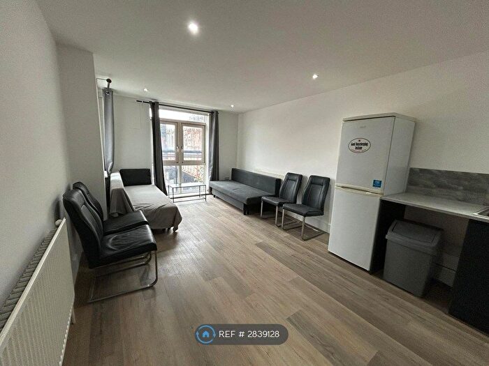 2 Bedroom Flat To Rent In Kilburn High Road, London, NW6