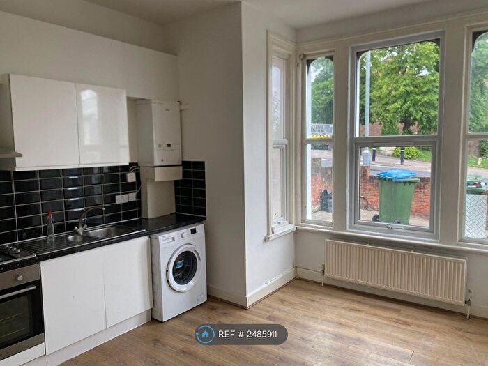 2 Bedroom Flat To Rent In Eglinton Hill, London, SE18