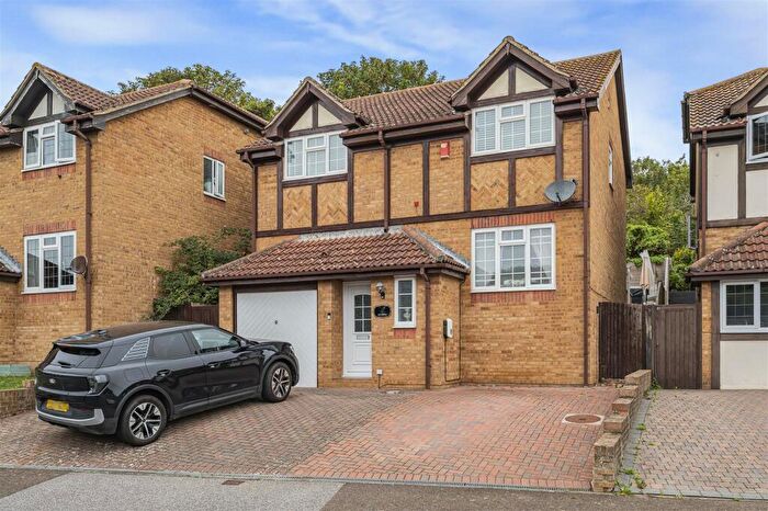 4 Bedroom Detached House For Sale In The Fairway, Newhaven, BN9