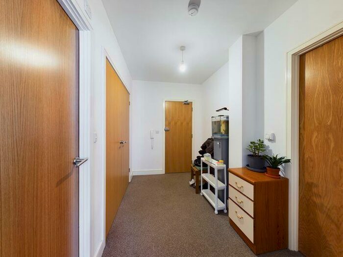 2 Bedroom Flat For Sale In London Road, Crawley, RH10