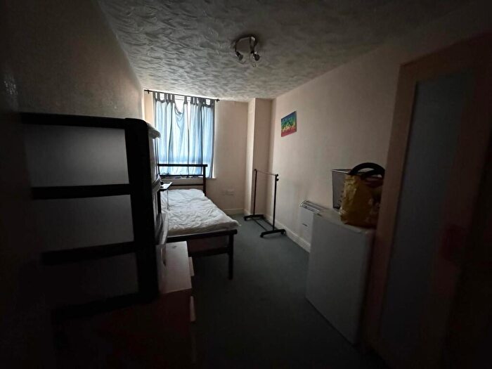 2 Bedroom Apartment For Sale In Woodborough Road, Nottingham, NG3