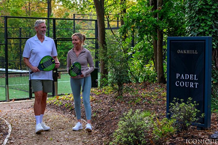 2 Bedroom Flat For Sale In Oakhill, Hildenborough, TN11