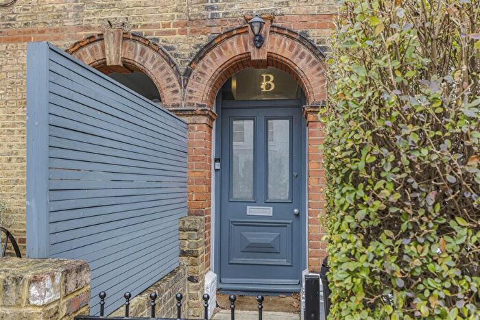 2 Bedroom Maisonette For Sale In Beechmore Road, SW11