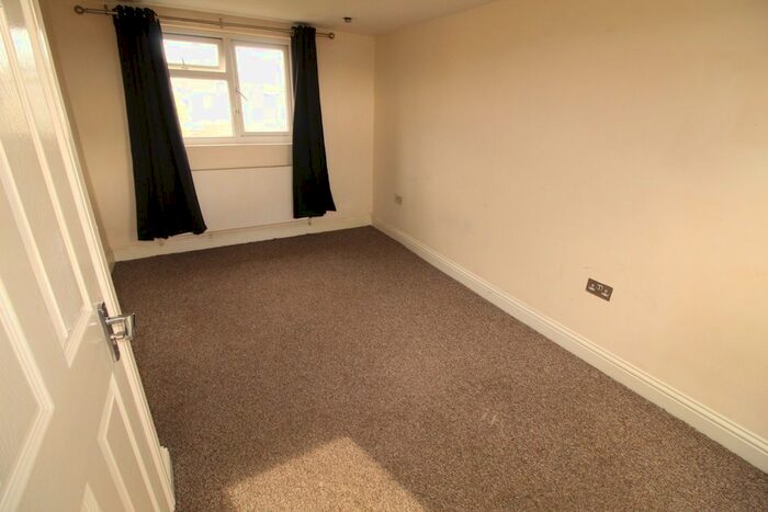 5 Bedroom Semi-Detached House To Rent In Stuart Avenue, London, NW9