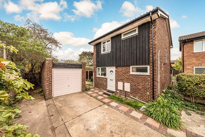 5 Bedroom Detached House To Rent In Morland Close, Hampton, TW12