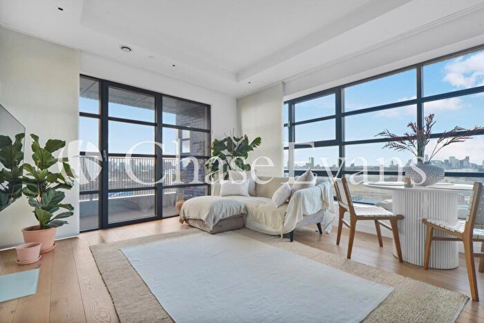 2 Bedroom Flat For Sale In Lookout Lane, London City Island, London, E14