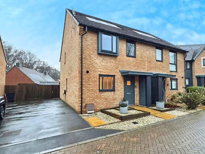 2 Bedroom Semi Detached House For Sale In Fairway Road, Basingstoke, RG24