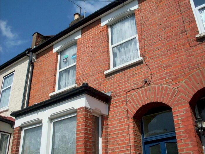 Studio To Rent In Gathorne Road, London, N22