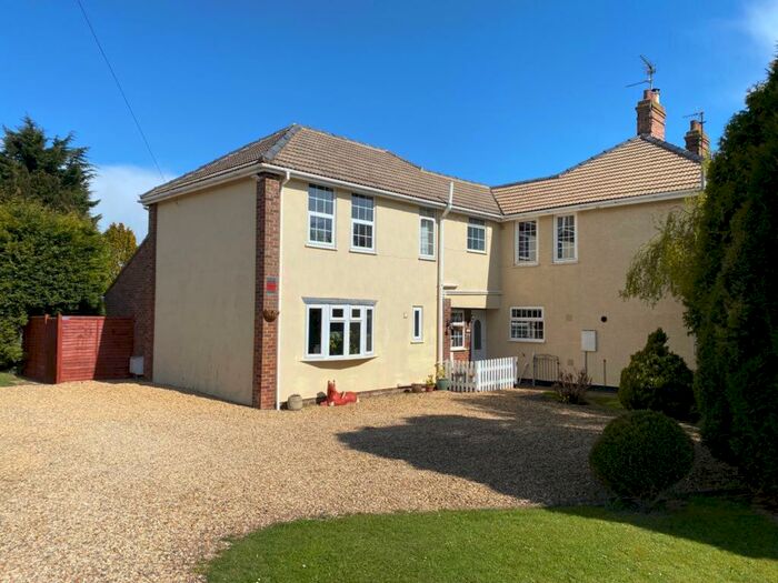 5 Bedroom SemiDetached House For Sale In High Road, Whaplode (House