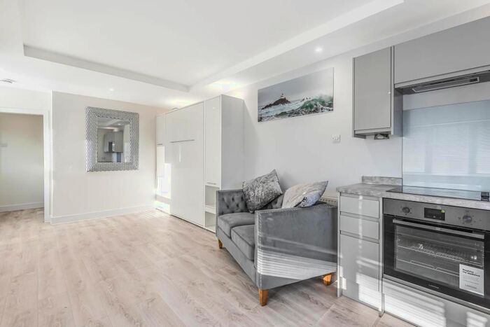 Studio To Rent In Staines-Upon-Thames, Surrey, TW18