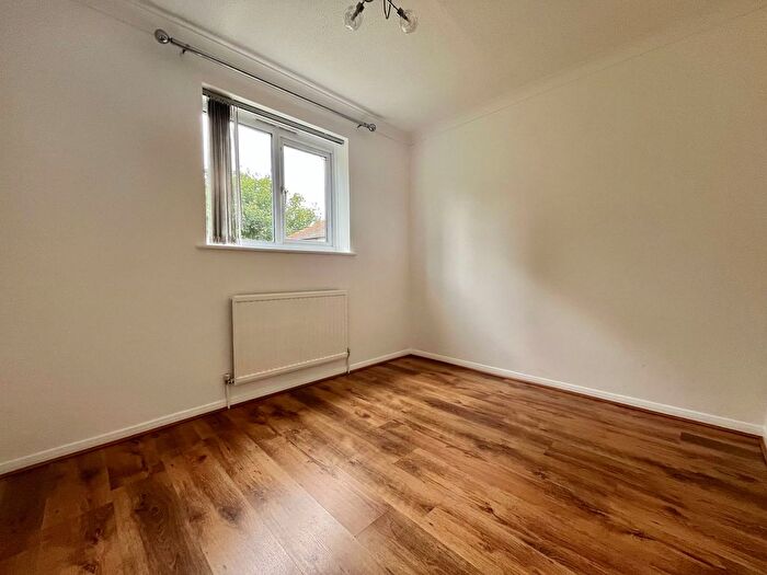 1 Bedroom Flat To Rent In Portland Avenue, Sittingbourne, Kent, ME10