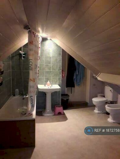 2 Bedroom Flat To Rent In Purley, Purley, CR8