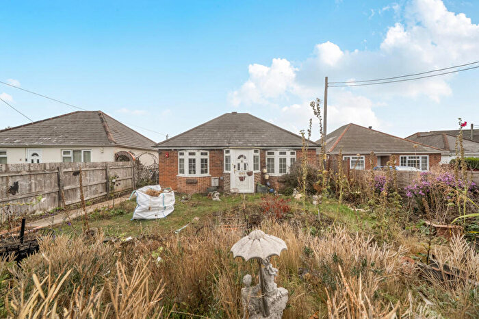 2 Bedroom Bungalow For Sale In Elmhurst Road, Thatcham, RG18
