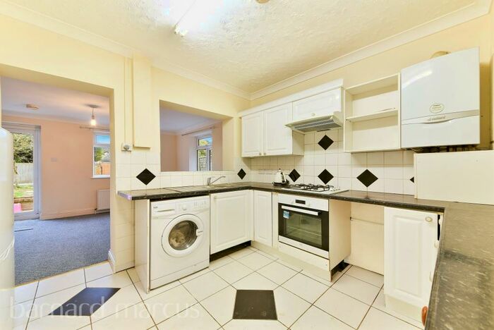 4 Bedroom Bungalow To Rent In Tolworth Park Road, Surbiton, KT6