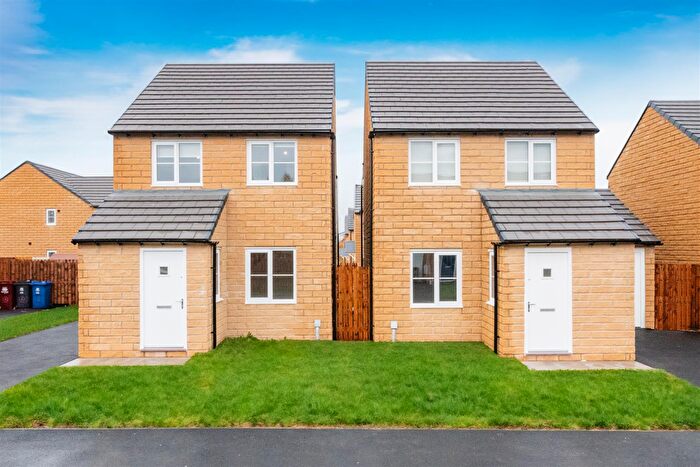 3 Bedroom Semi-Detached House To Rent In Carrwood Park, Bradford, BD4