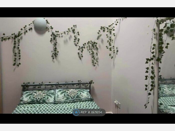 2 Bedroom Flat To Rent In Foxrose Courtyard, Nottingham, NG3