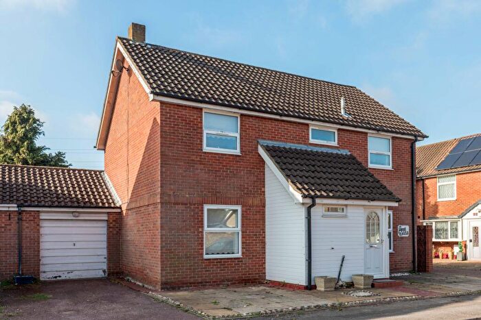4 Bedroom Detached House For Sale In Rochfords Gardens, Slough, SL2