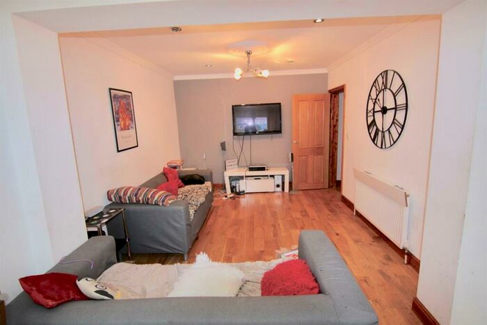 4 Bedroom Semi-Detached House To Rent In , GU2