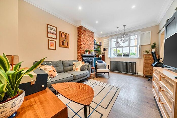 1 Bedroom Maisonette For Sale In Duke Street, Windsor, SL4