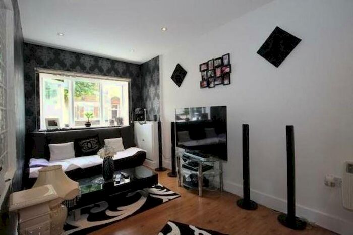 2 Bedroom Flat To Rent In Roundwood Road, Willesden, London, NW10
