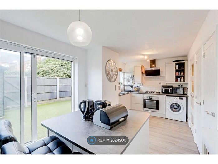 3 Bedroom Terraced House To Rent In Lathkill Close, Nottingham, NG6