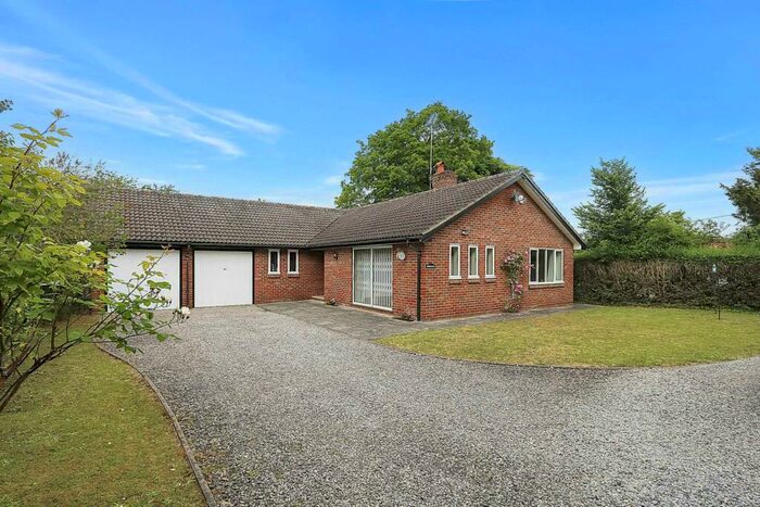 4 Bedroom Bungalow For Sale In Tidmarsh Lane, Tidmarsh, Berkshire, RG8