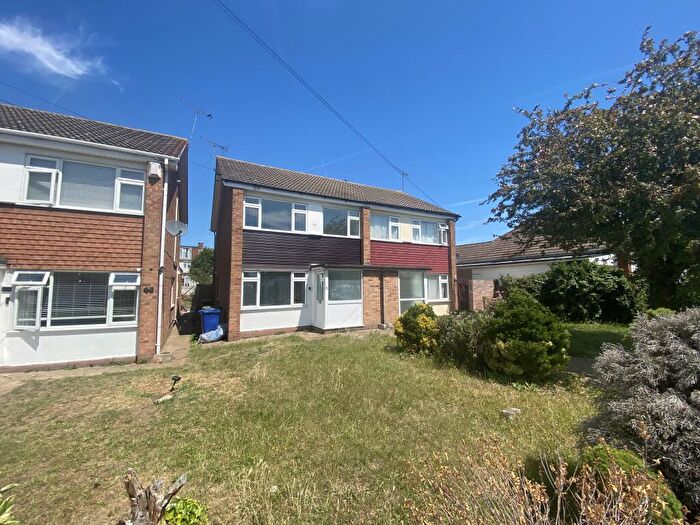 3 Bedroom House To Rent In Waverley Gardens Grays, RM16