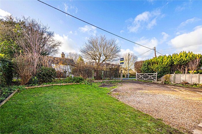 4 Bedroom Bungalow For Sale In Pebblemoor, Edlesborough, Buckinghamshire, LU6