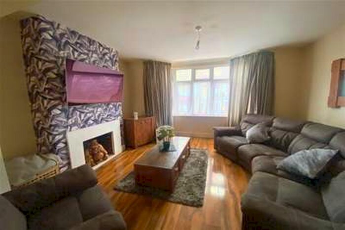 3 Bedroom House To Rent In Maldowers Lane, BS5