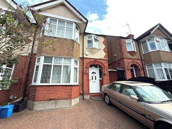 3 Bedroom Semi-Detached House For Sale In Culverhouse Road, New Bedford Road Area, Luton, Bedfordshire, LU3